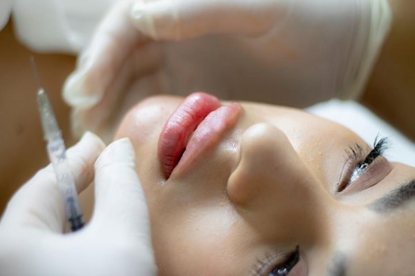 أفضل دكتور تجميل في دبي ؛ تجنب التعرض للشمس والحرارة المباشرة