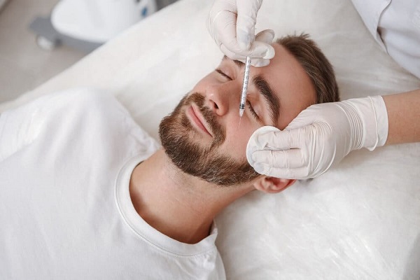 أفضل دكتور تجميل في دبي ؛ الدكتور مصطفى ناروان