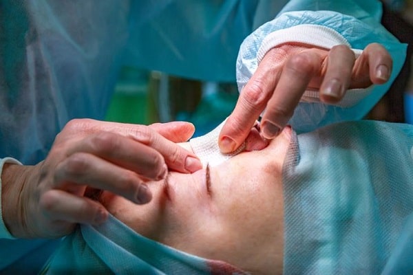 أفضل دكتور تجميل أنف في الإمارات ؛ تنوع ثقافي وتواصل لغوي ميسر