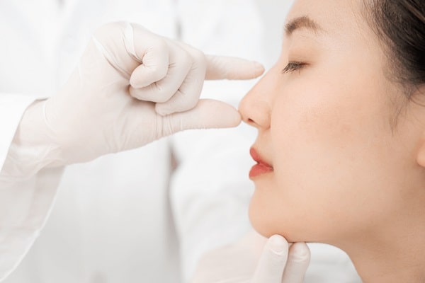 أفضل دكتور تجميل أنف في الإمارات ؛ الاستعداد النفسي والعاطفي