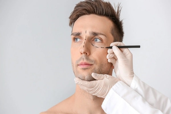 افضل دكتور تجميل الانف في الكويت ؛ الحد الأدنى للسن لإجراء جراحة الأنف