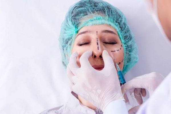 أفضل دكتور تجميل أنف في الإمارات ؛ تثبيت الشكل الأولي