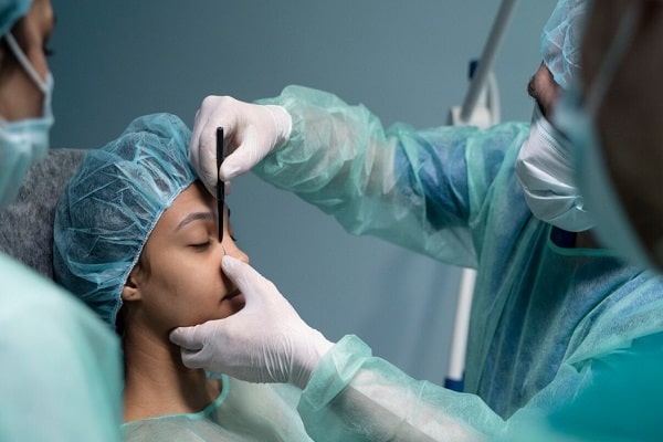 أفضل دکتور تجمیل فی ابوظبی ؛ تجاهل التحقق من التراخيص والتخصص الحقيقي للطبيب