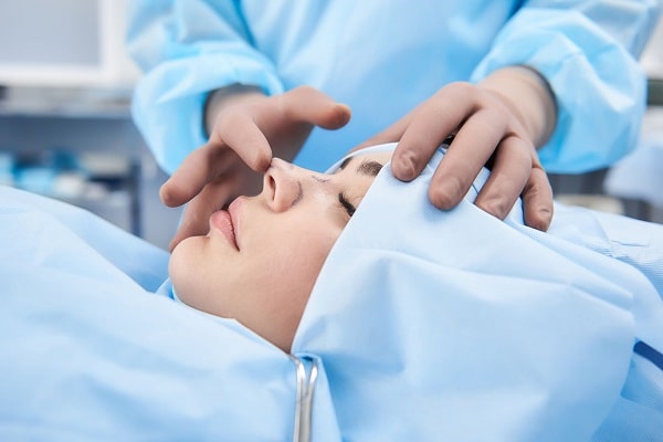افضل دكتور تجميل الانف في الكويت ؛ ما هو الانف العظمي