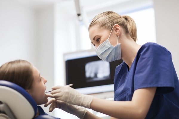 افضل عيادة اسنان في مسقط ؛ لماذا تُعَدّ Al Bushra Dental من أفضل عیادات أسنان 