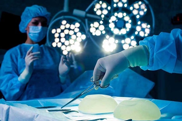 افضل دکتور تجمیل فی دبی ؛ أسعار عملیات التجمیل والعوامل المؤثرة فیها