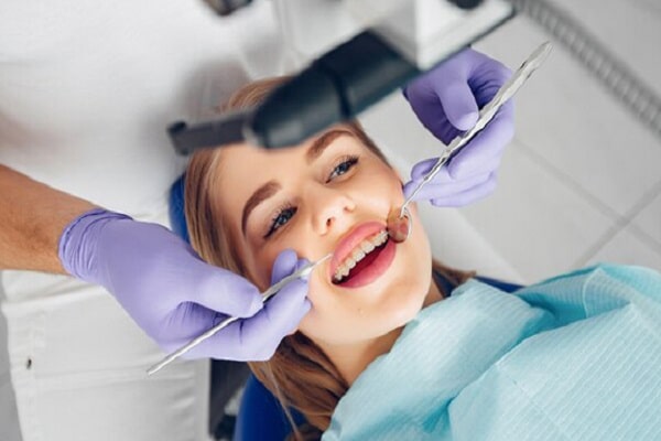 افضل عيادة اسنان في مسقط ؛ لماذا تُعدّ Crown Dental خياراً موثوقاً؟