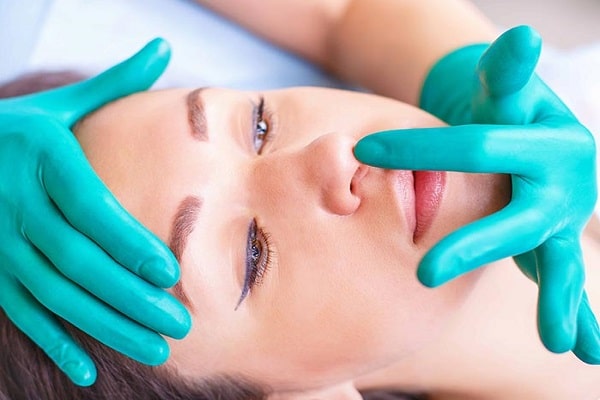 أفضل دكتور تجميل أنف في الإمارات ؛ فهم ثقافي دقيق للجمال الشرقي