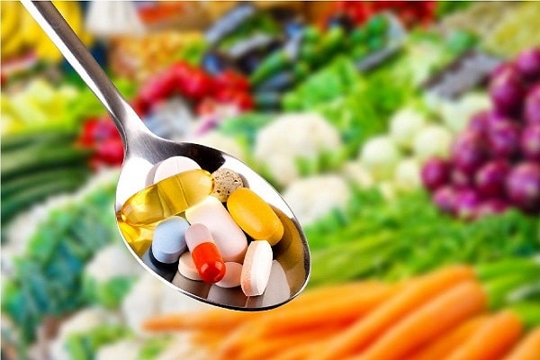 أفضل عيادات التجميل في مسقط ؛ العلاجات الدوائية والمكملات الغذائية لعلاج تساقط الشعر