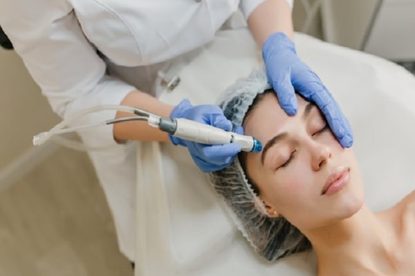 أفضل عيادات التجميل في مسقط ؛ تجربة المرضى ورضاهم