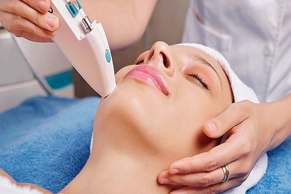 افضل عيادة ليزر في مسقط ؛ أصحاب الشعر الفاتح لكن تحت إشراف طبي متقدم