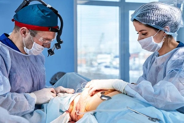 عيادات تجميل في مسقط ؛ كيفية إجراء عملية شفط الدهون