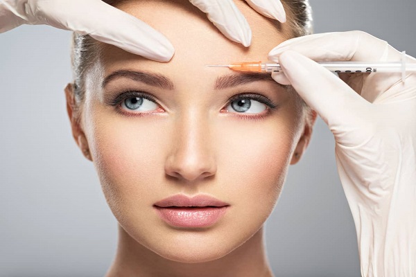 عيادات تجميل في سلطنة عمان ؛ البوتوكس والفیلر مقارنةً بالطرق الأخرى