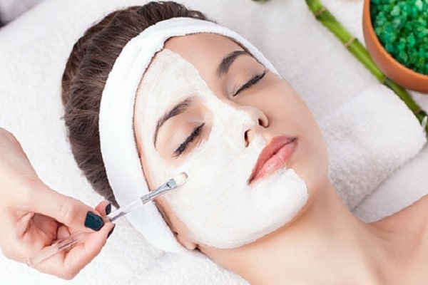 عيادات تجميل في مسقط ؛ الفيشال وتنظيف البشرة (HydraFacial وغيرها)