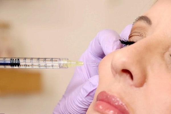 عيادات تجميل في مسقط ؛ آثار جانبية ومخاطر البوتوكس