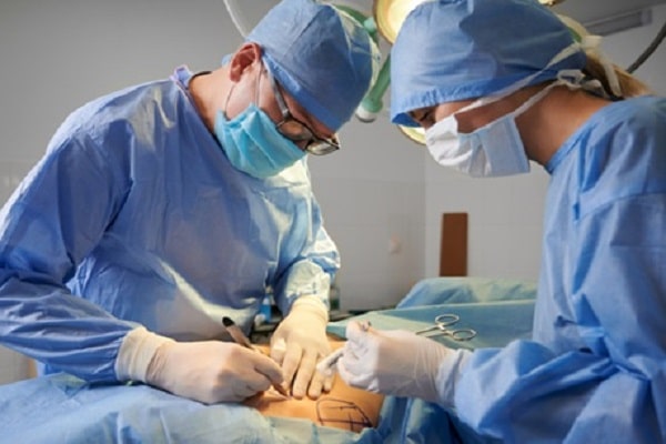 عيادات تجميل في مسقط ؛ الجراحات التجميلية في أفضل عيادات تجميل