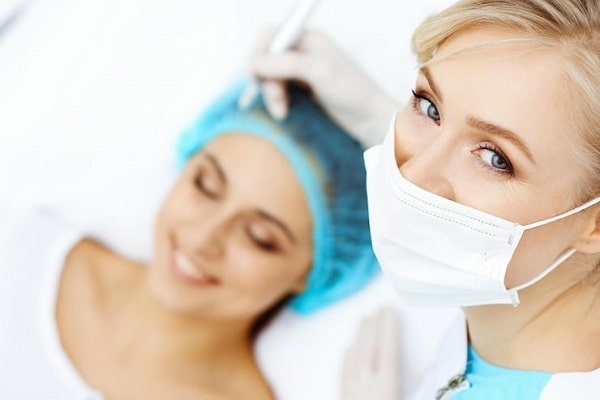 افضل مراکز التجمیل فی ابوظبی ؛ أثناء لقاء الطبیب