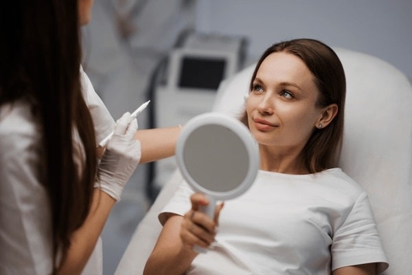 عيادات تجميل في قطر _ الحوار الواضح حول المخاطر والآثار الجانبية المحتملة