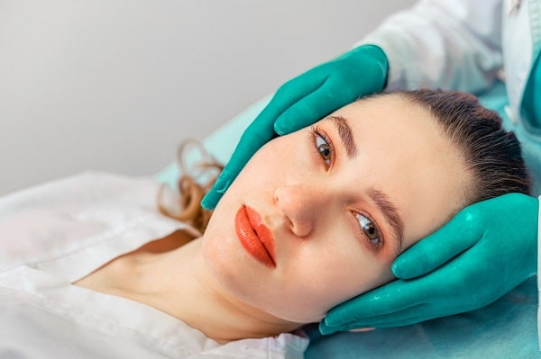 سعر عملية تجميل الأنف في العراق ؛ مراجعة العمليات والمشاكل السابقة للأنف