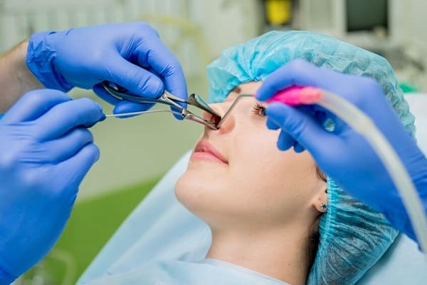 افضل دكتور تجميل انف في الامارات ؛ جراحة الأنف المهنية