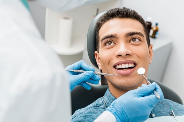 افضل عيادة اسنان في مسقط؛ تجربة فريدة من خدمات طب الأسنان